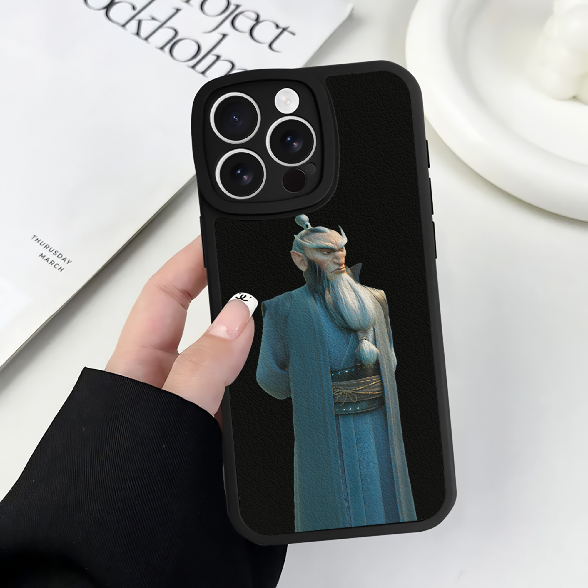 （画像用） Ne Zha 2 ナタ 魔童の大暴れ 【iPhone 16シリーズ対応】シリコンスマホケース（レザー調） 材質：シリコン